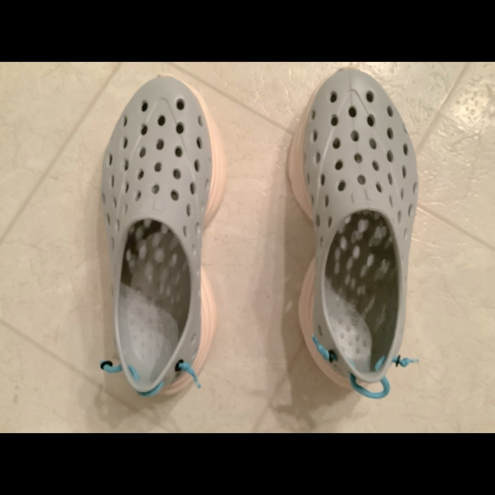 Kane slip ons